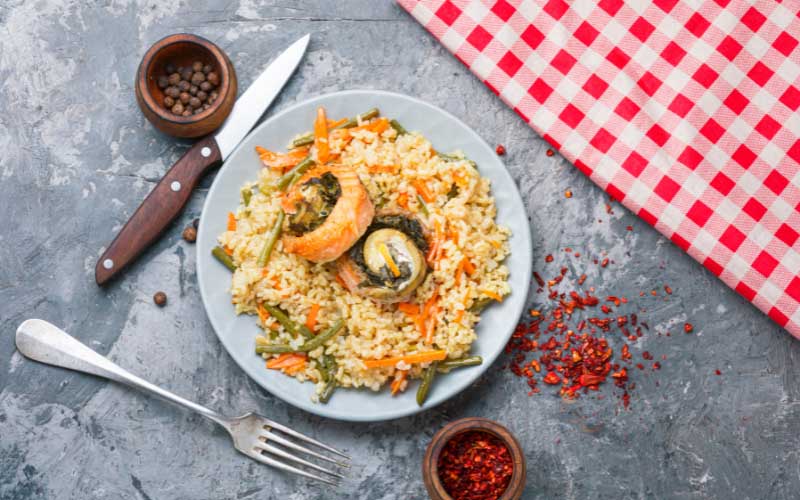 What can you serve with paella? A guide on what you can serve alongside paella, with some specific suggestions