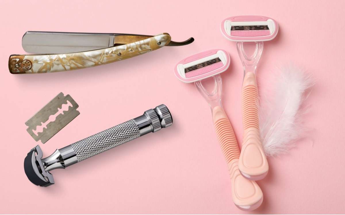 Photo of 5 razors in pink background