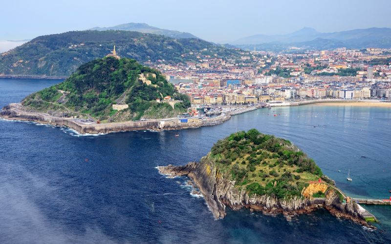  Cities in Spain to Visit This Year_San Sebastian Bay